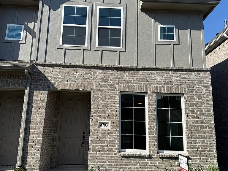 4703 Stirring Ptwy — Photo 1