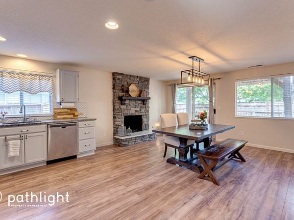 4th image of 409 NE 175th Ave