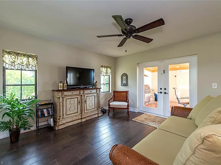 496 Flamingo Ave — Photo 3