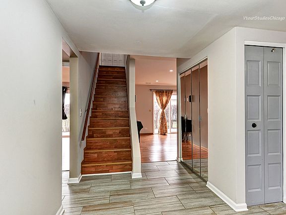 3rd image of 1039 Belmont Ct