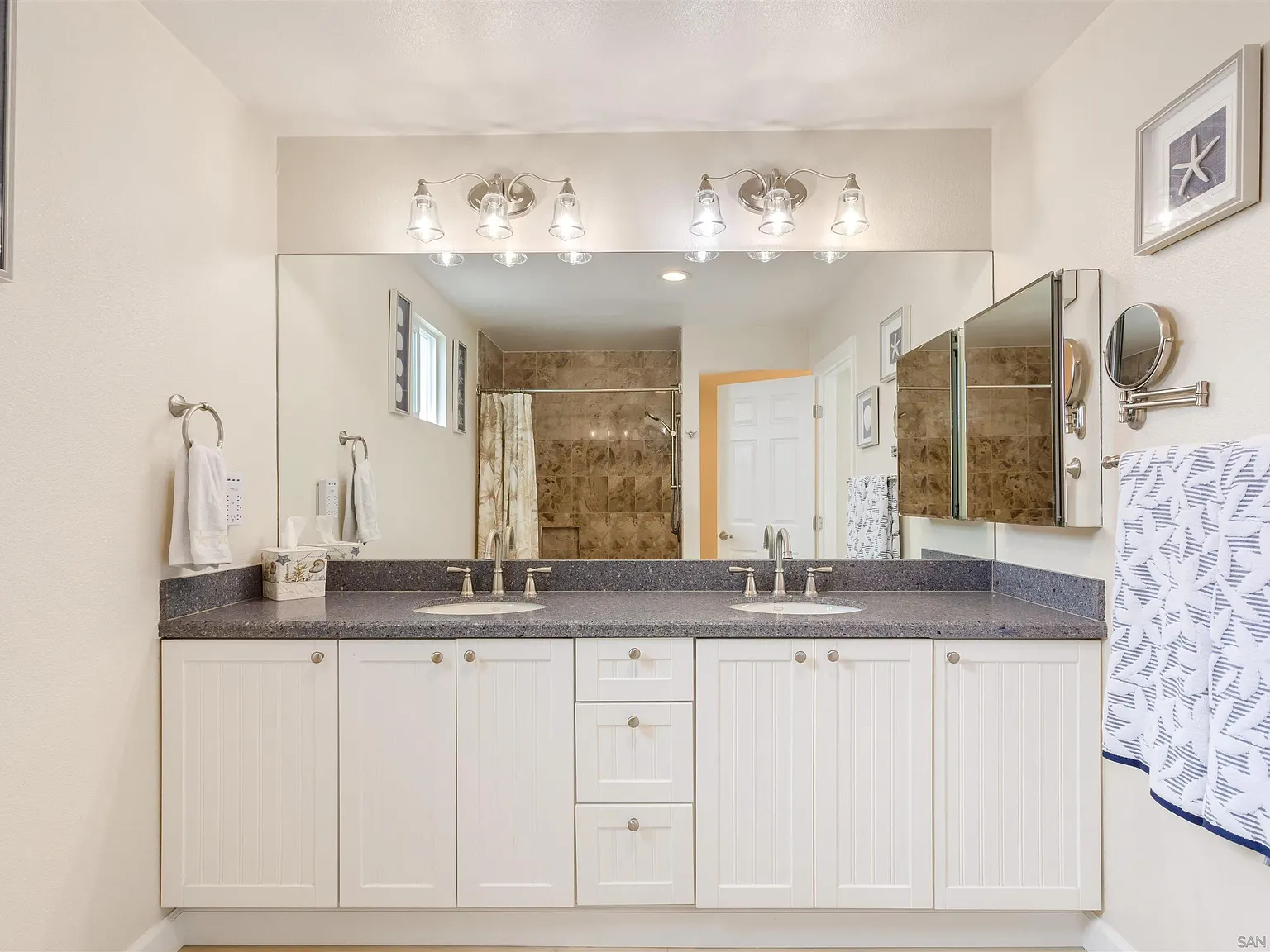 3 bed, 2.0 bath, 1860 sqft, $8,000 — Photo 4