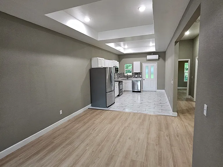 217 E Myrtle St #A — Photo 15