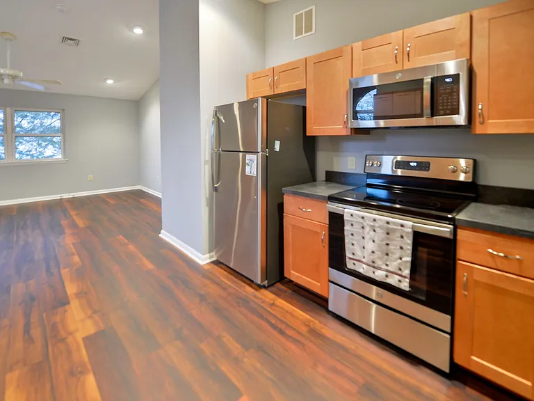 107 E Kings Hwy — Photo 11