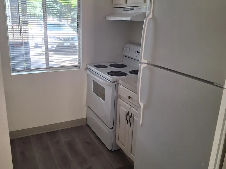 28900 SW Parkway Ave #9 — Photo 1