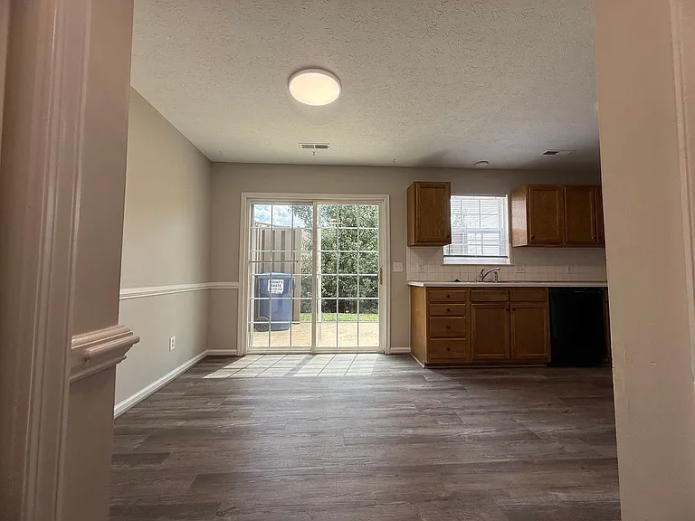 273 Mulberry Cir — Photo 6