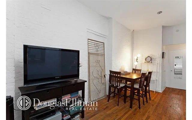 Rented by Douglas Elliman | media 22