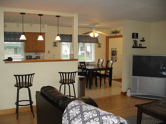 5th image of 328 Dorchester Ln