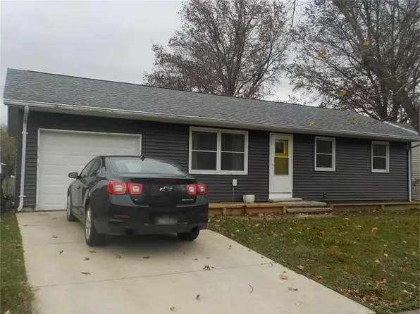 1765 Valley Dr, Davenport, IA 52806