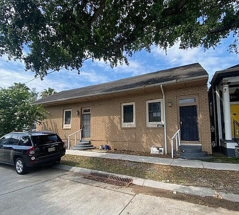 2nd image of 2102 Josephine St