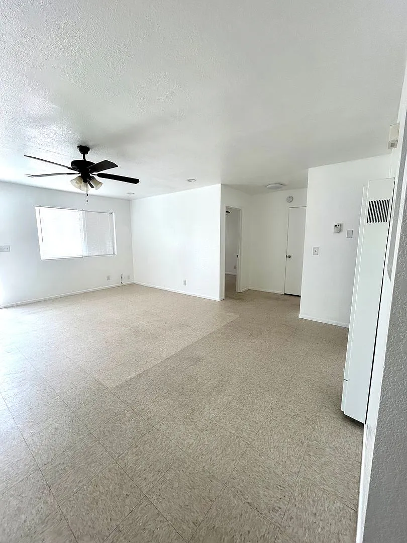 2 Bedroom 1 Bathroom Home Close To Town — Photo 3