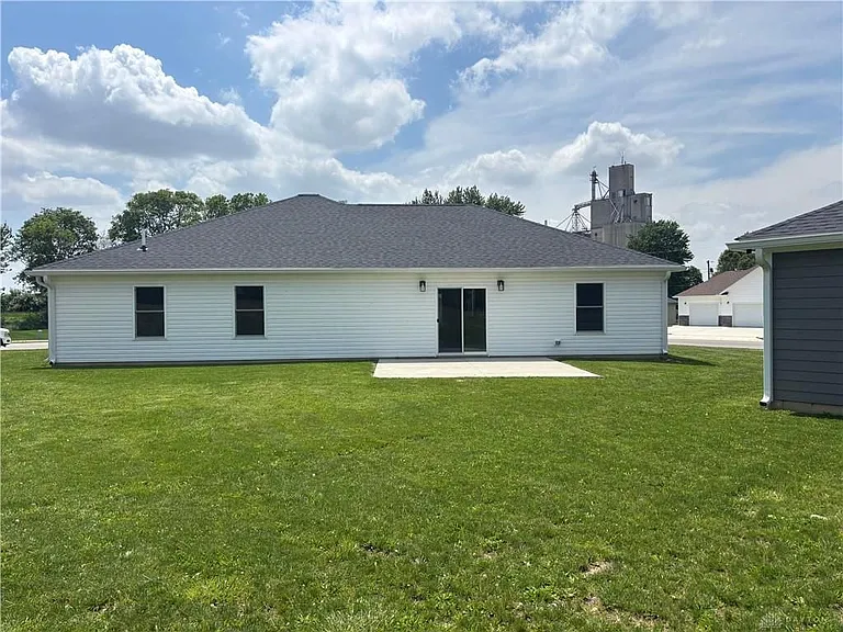 512 Cherry Ln — Photo 2