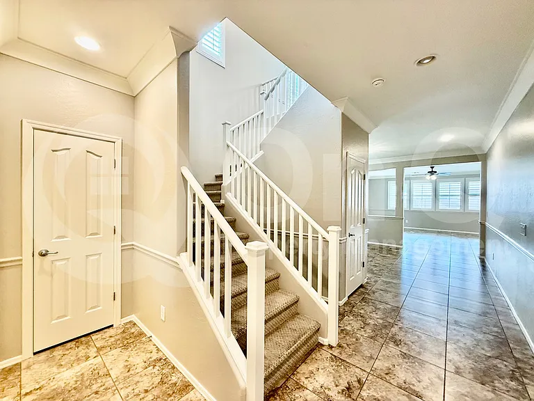 12025 W Avenida Del Rey — Photo 3