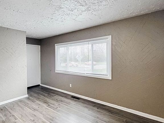 5th image of 2181 Brentnell Ave