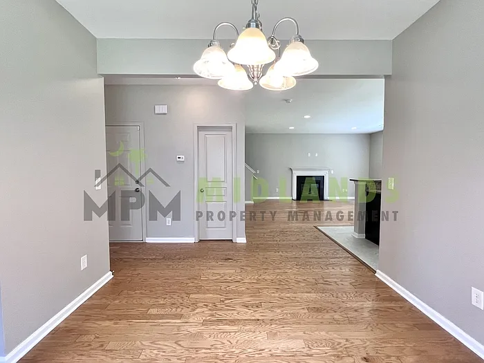 464 Edenhall Dr — Photo 10