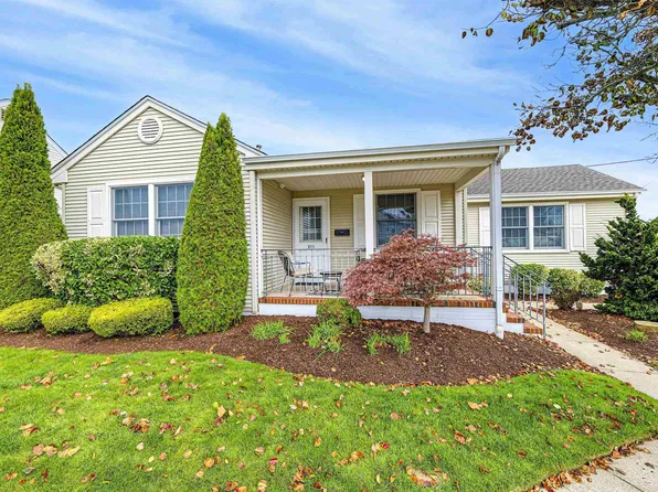 211 N Wyoming Ave, Ventnor, NJ 08406