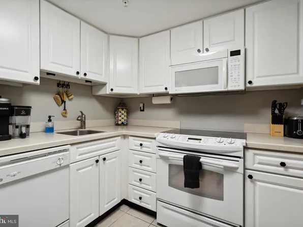 2001 Hamilton St APT 1722, Philadelphia, PA 19130