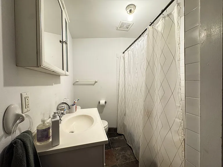 924 State St #7 — Photo 10