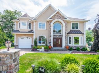 57 Robin Hood Rd, Clifton, NJ 07013