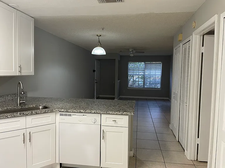 116 Reserve Cir #100 — Photo 3