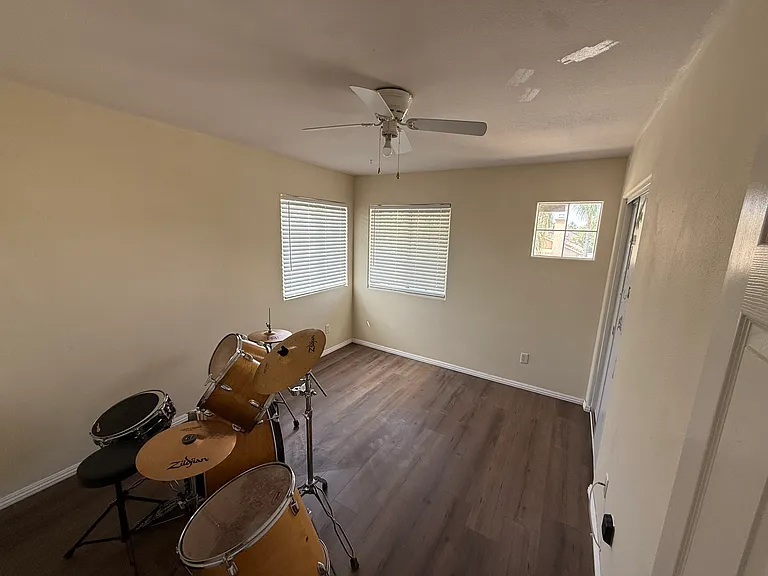 27211 Soprano St — Photo 22