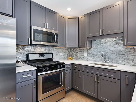 3rd image of 3570 N Avondale Ave