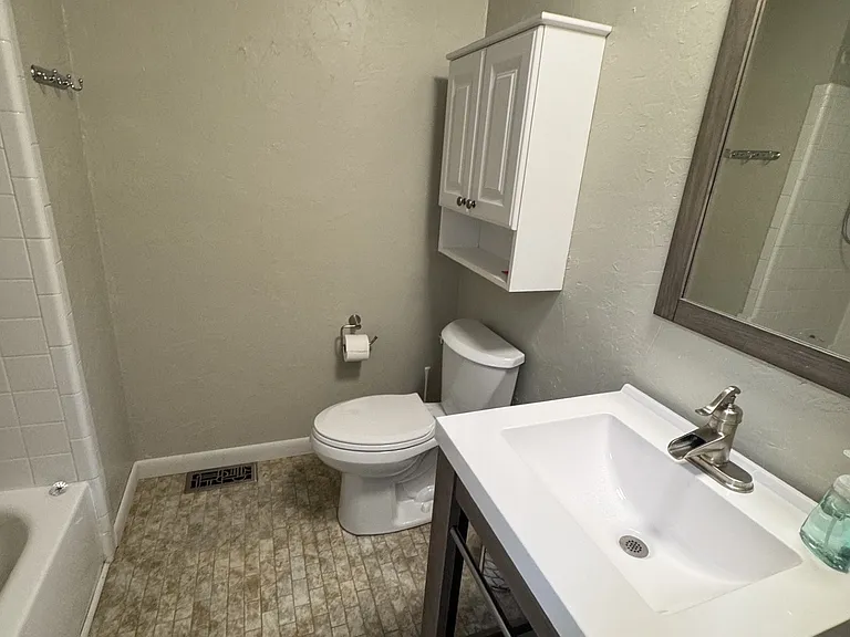 660 Village Green Pkwy — Photo 16