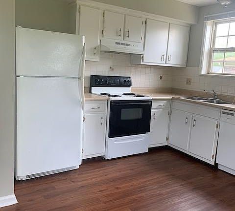 2nd image of 416 Barrister Ct #B