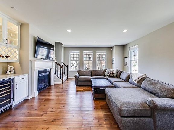 4th image of 118 Waterbury Cir #118