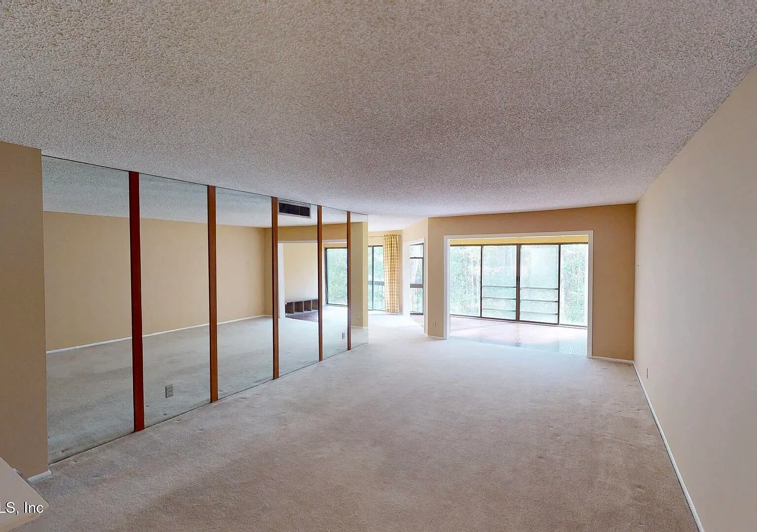 2 bed, 2.0 bath, 1448 sqft, $1,350 — Photo 3
