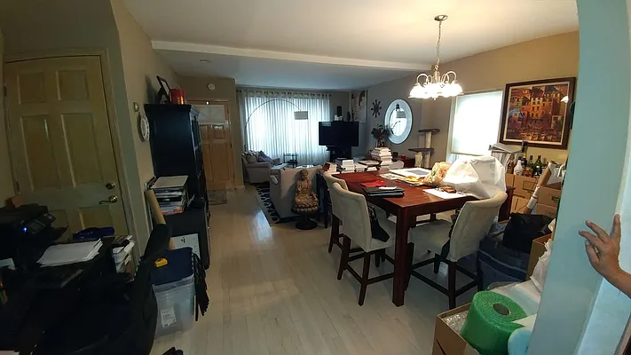 Rented by Halvatzis Realty | media 2
