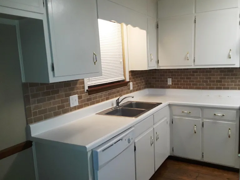 Kitchen. View 1.