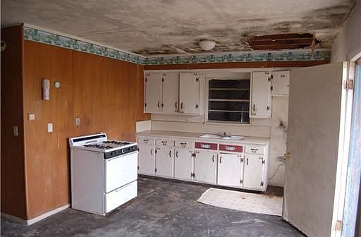 3rd image of 411 E Center St