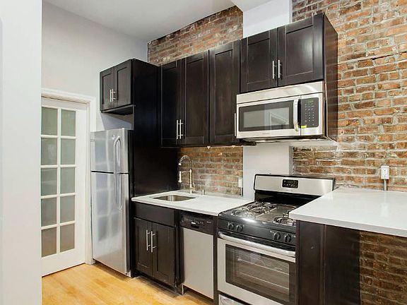 3rd image of 147 Leonard St APT 1R