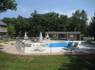 7 Briar Hill Cir, Champaign, IL 61822