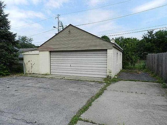 3rd image of 4126 E Pleasant Run Parkway North Dr
