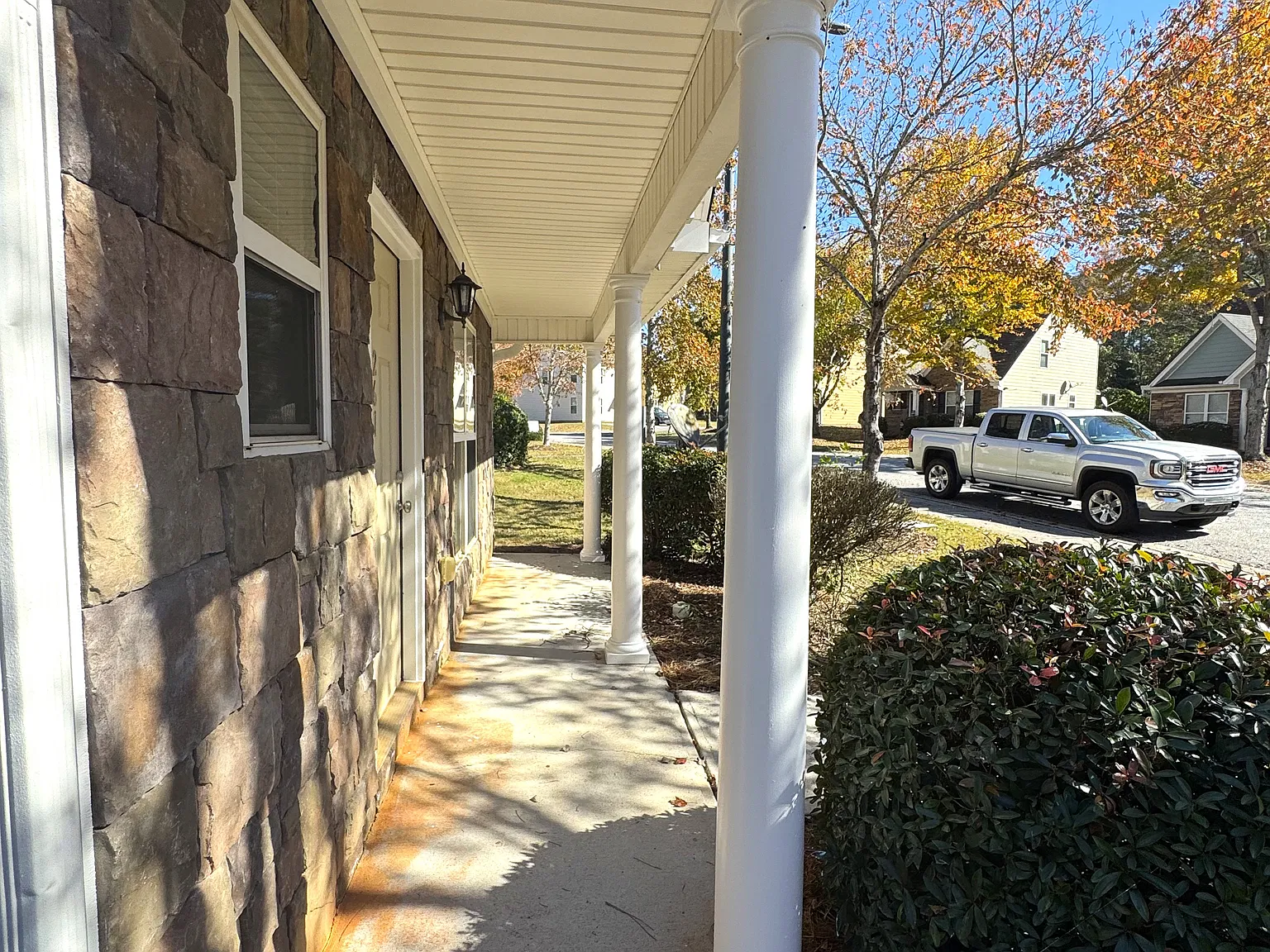 3 bed, 1309 sqft, $2,100 — Photo 2