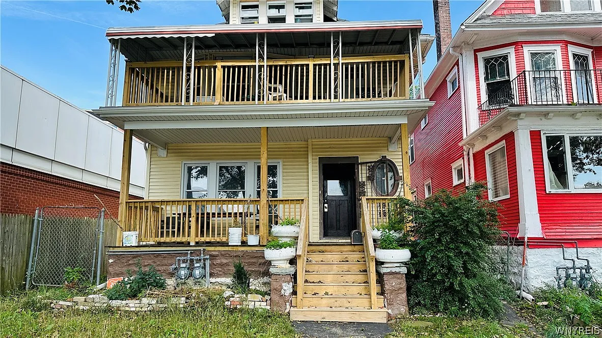 3 bed, 1.0 bath, 2648 sqft, $1,000 — Photo 1