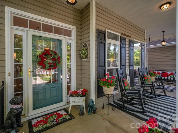 1013 Marguerite Dr, Lowell, NC 28098