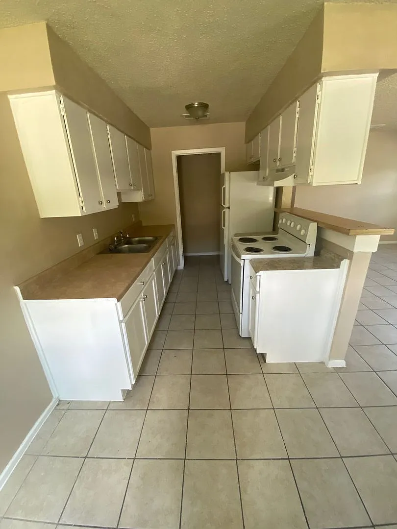 904 Isbell Rd — Photo 4