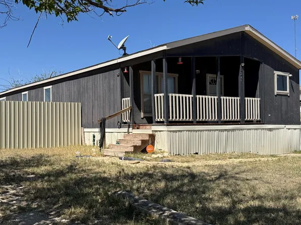 124 N Maple St, Kermit, TX 79745