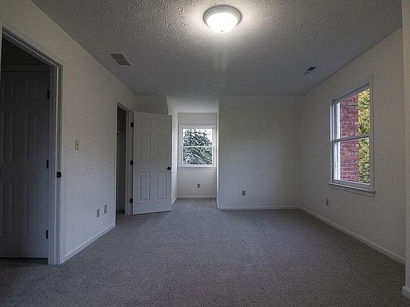 5th image of 102 Otter Ct