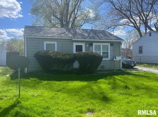 21 Hedge Dr, Springfield, IL 62702