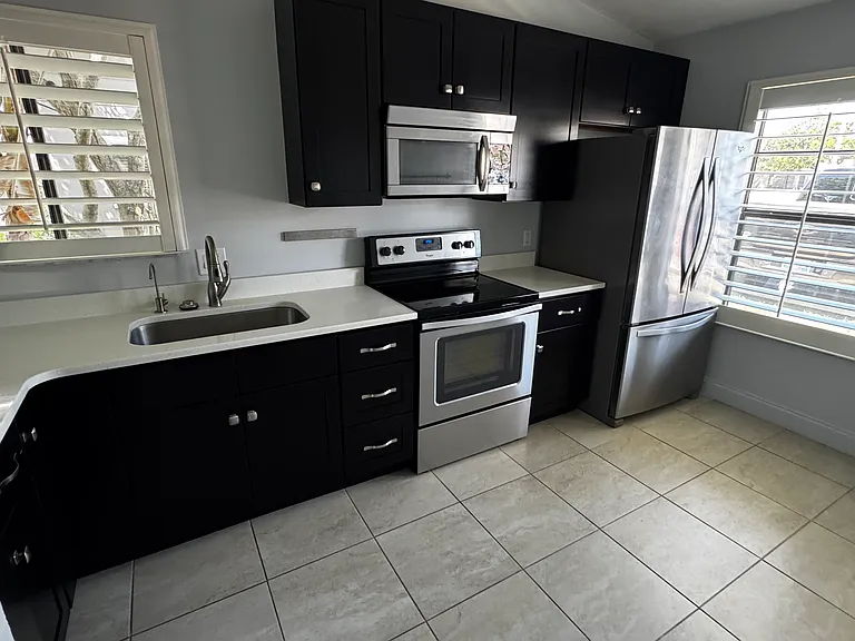 163 Breezeway Ct — Photo 3