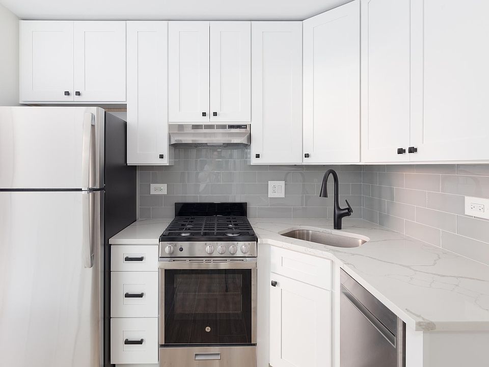 1st image of 2200 W Foster Ave #G