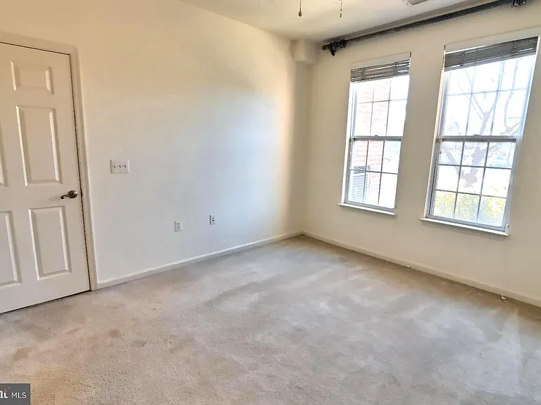 21216 McFadden Sq #108 — Photo 30