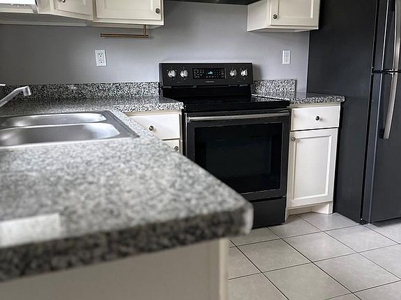 4th image of 345 Clemente Ave #A