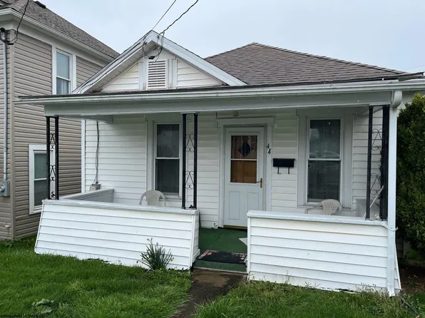 411 Maryland Ave, Nutter Fort, WV 26301