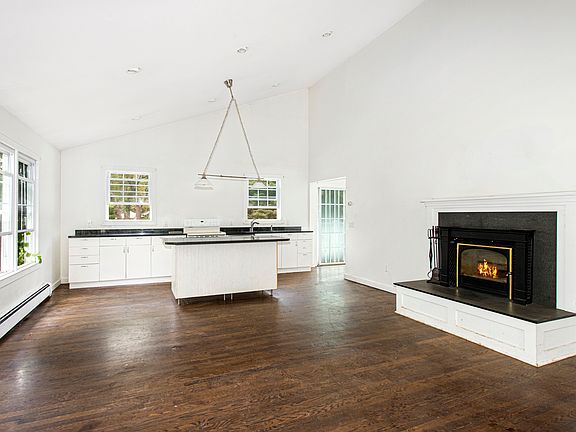 3rd image of 18 Rose Ave