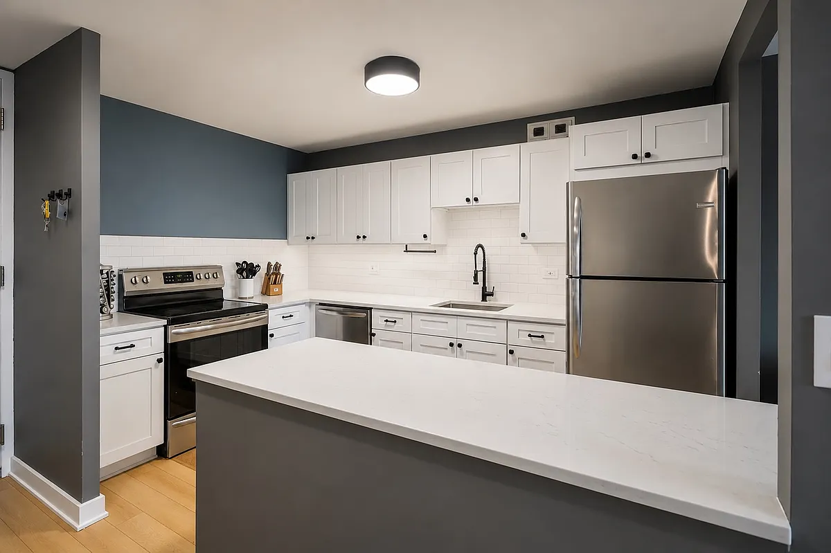 Building Photo - 1660 N La Salle Dr #2006