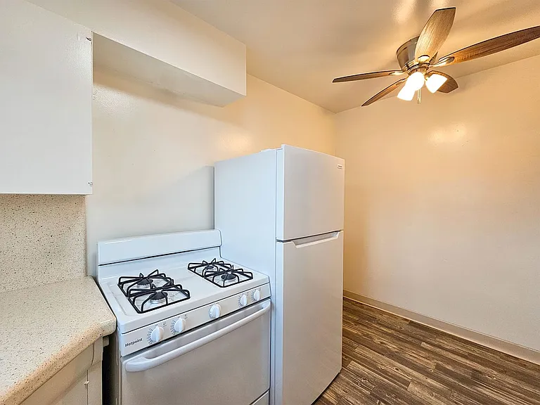 1465 Grand Ave — Photo 32